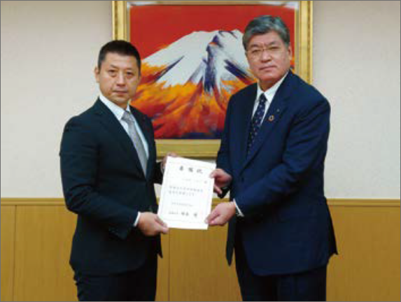 坂本区長より委嘱状を頂く。